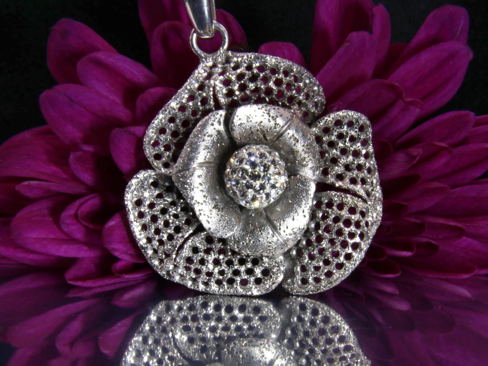 925Er Silber Anhänger Blüte Mit Zirkonia | Funkelnder Blumenanhänger Neuer Silberanhänger Punze 925 „Ganezzi" von OlgaAustria