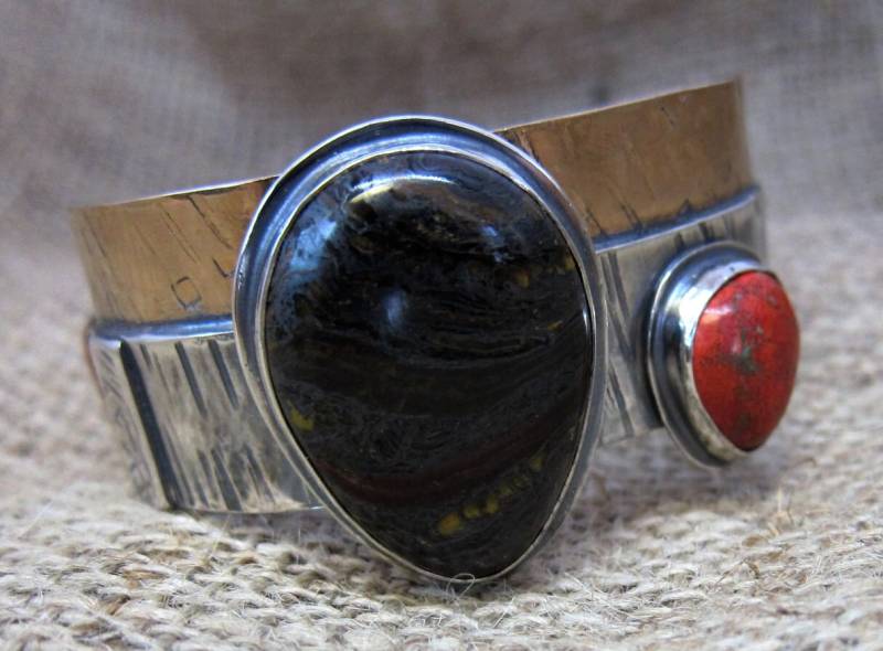 Cuff Bracelet - Tiger Iron Und Sonora Sunrise Stones Cuff Bracelet - Tiger Iron Und Sonora Sunrise Stones von OlgaGanoudis