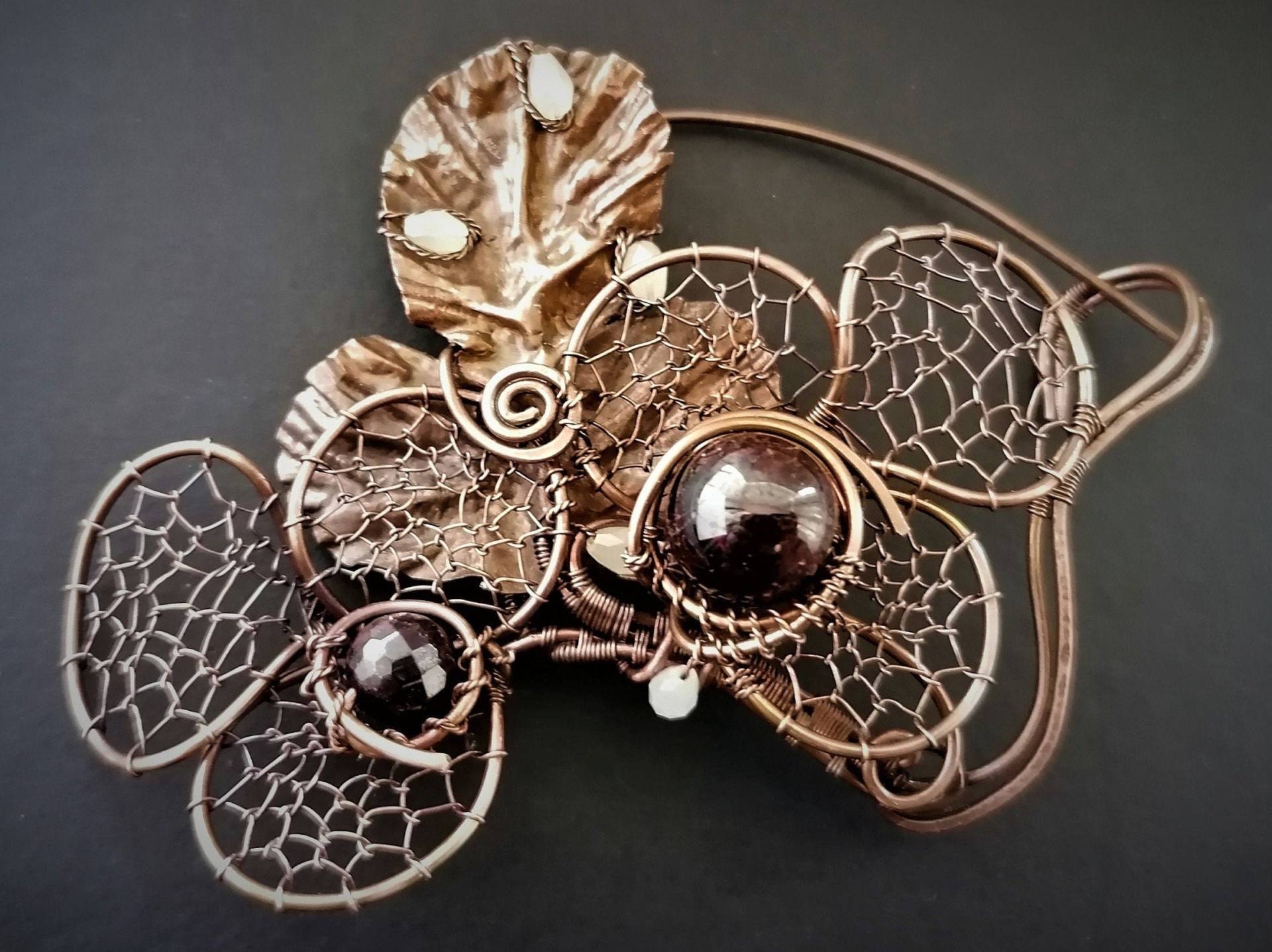 Brosche Mit Granat, Große Blumen Brosche, Draht Wickelbrosche Kupfer, Blatt Pin Für Frauen, Muttertag Geschenk, Kupfer Brosche Mit Granat, Große Blumen Brosche, Draht Wickelbrosche Kupfer, Blatt Pin Für Frauen, Muttertag Geschenk, Kupfer von OlgaGrassJewelry