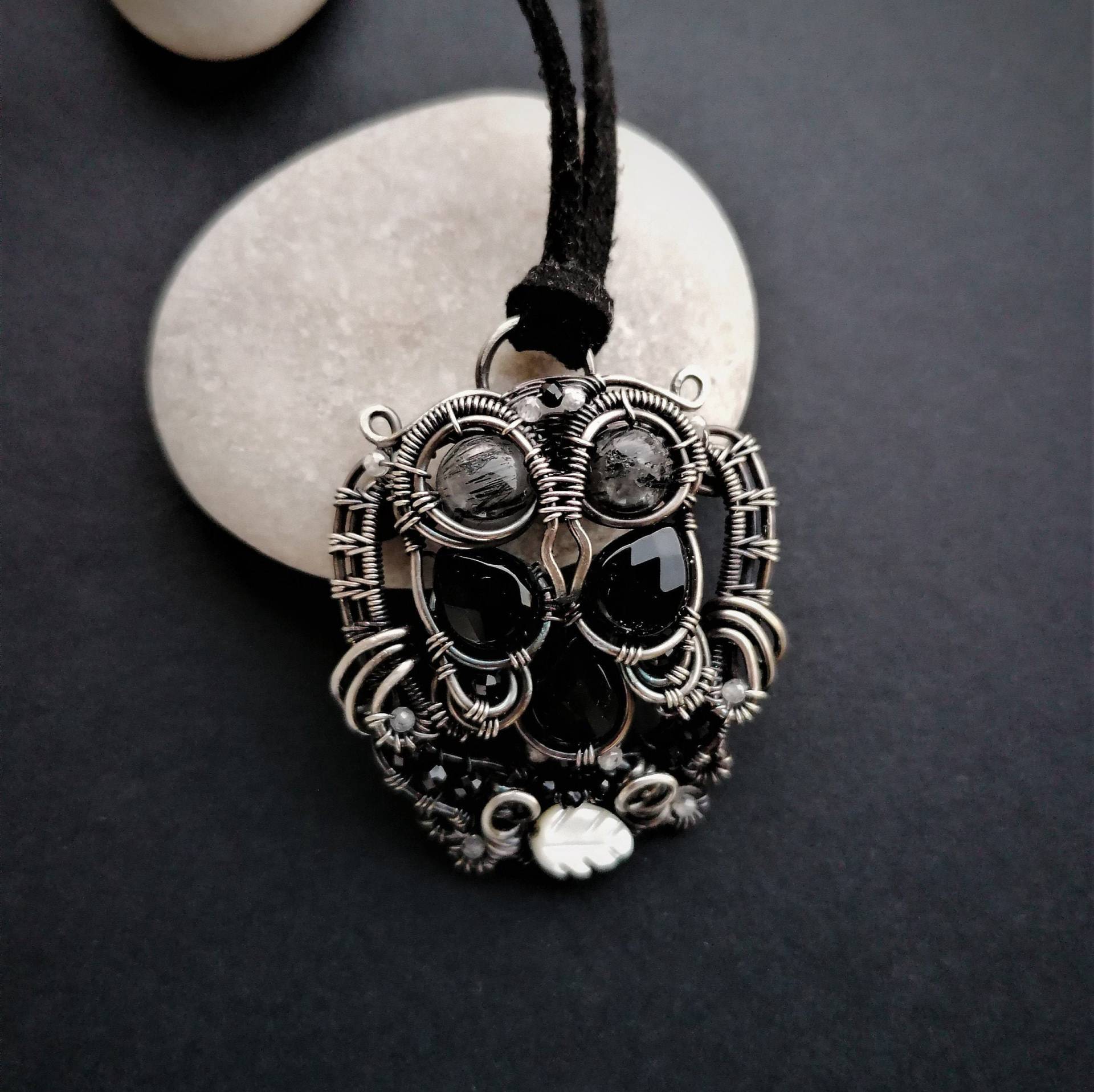 Eule Silber Anhänger, Sterling Anhänger Mit Quarz Und Turmalin, Draht Wickeln Tier Zirkone Spinell Eule Silber Anhänger, Sterling Anhänger Mit Quarz Und Turmalin, Draht Wickeln Tier Zirkone Spinell von OlgaGrassJewelry