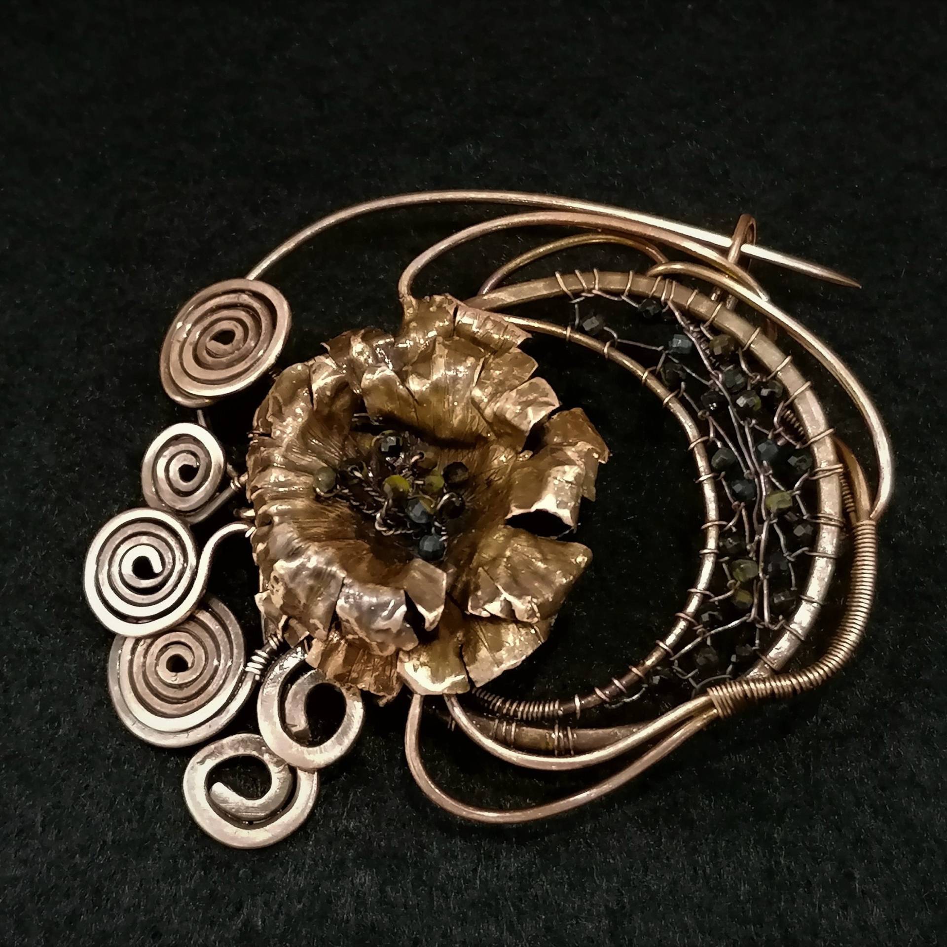 Frauen Brosche, Halbmond Blume Kupfer Wire Wrap Cooper Pin Pflanzenliebhaber Geschenk, Floral Blumen Mond Anstecker Frauen Brosche, Halbmond Blume Kupfer Wire Wrap Cooper Pin Pflanzenliebhaber Geschenk, Floral Blumen Mond Anstecker von OlgaGrassJewelry