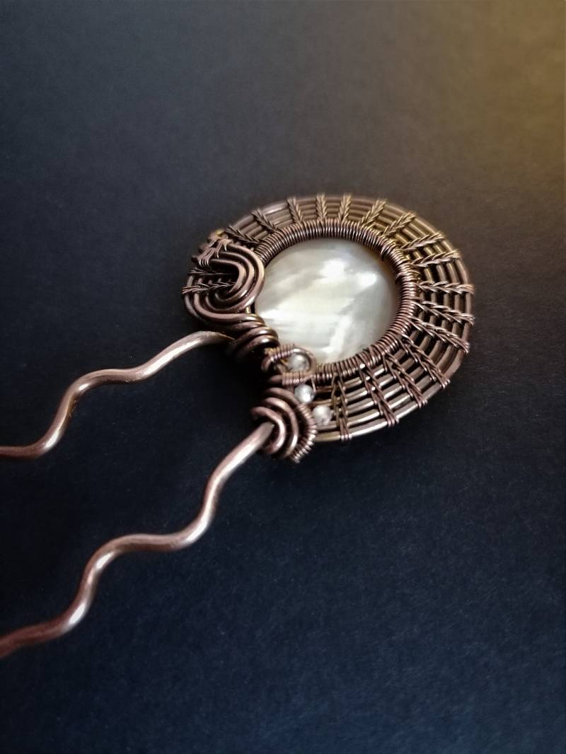 Haarnadel Mit Perlmutt Und Zirkon, Kupfer Draht Wickeln Haarnadel, Einzigartige Nacre, Zubehör Für Frauen Haarnadel Mit Perlmutt Und Zirkon, Kupfer Draht Wickeln Haarnadel, Einzigartige Nacre, Zubehör Für Frauen von OlgaGrassJewelry