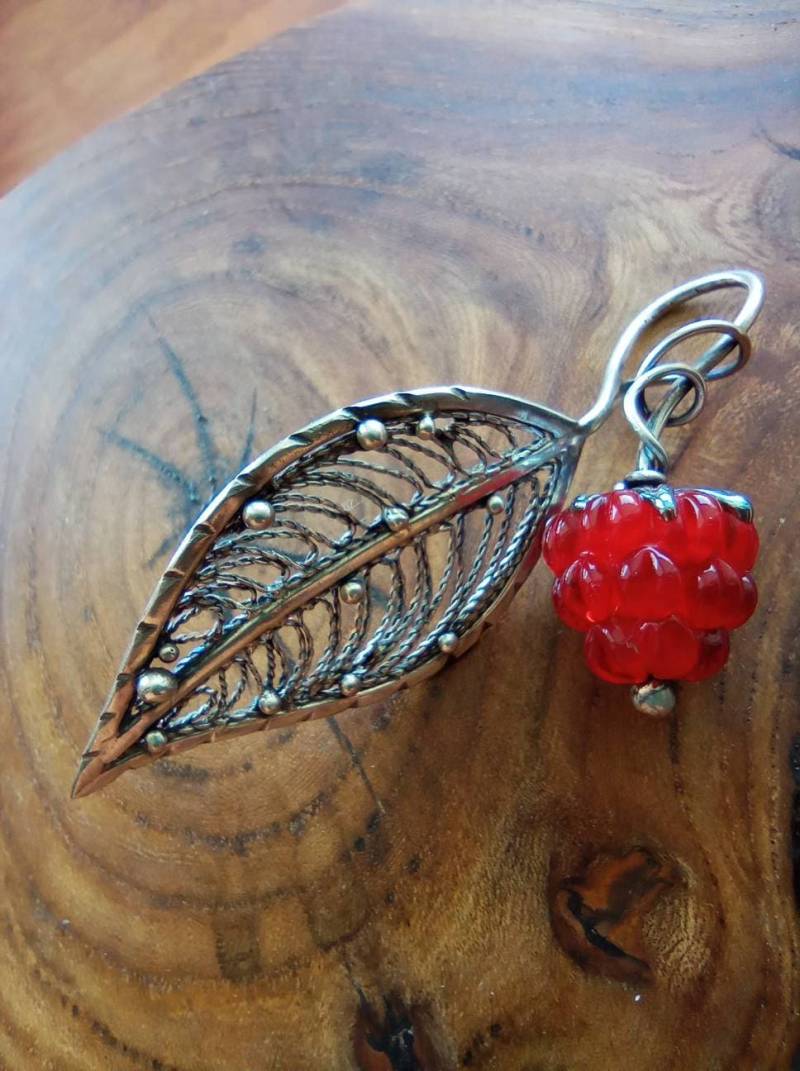 Himbeere Halskette Mit Lampwork - Silber Filigran Glas Artisian Filigraner Schmuck Sterling Himbeere Halskette Mit Lampwork - Silber Filigran Glas Artisian Filigraner Schmuck Sterling von OlgaMarvelousArtShop