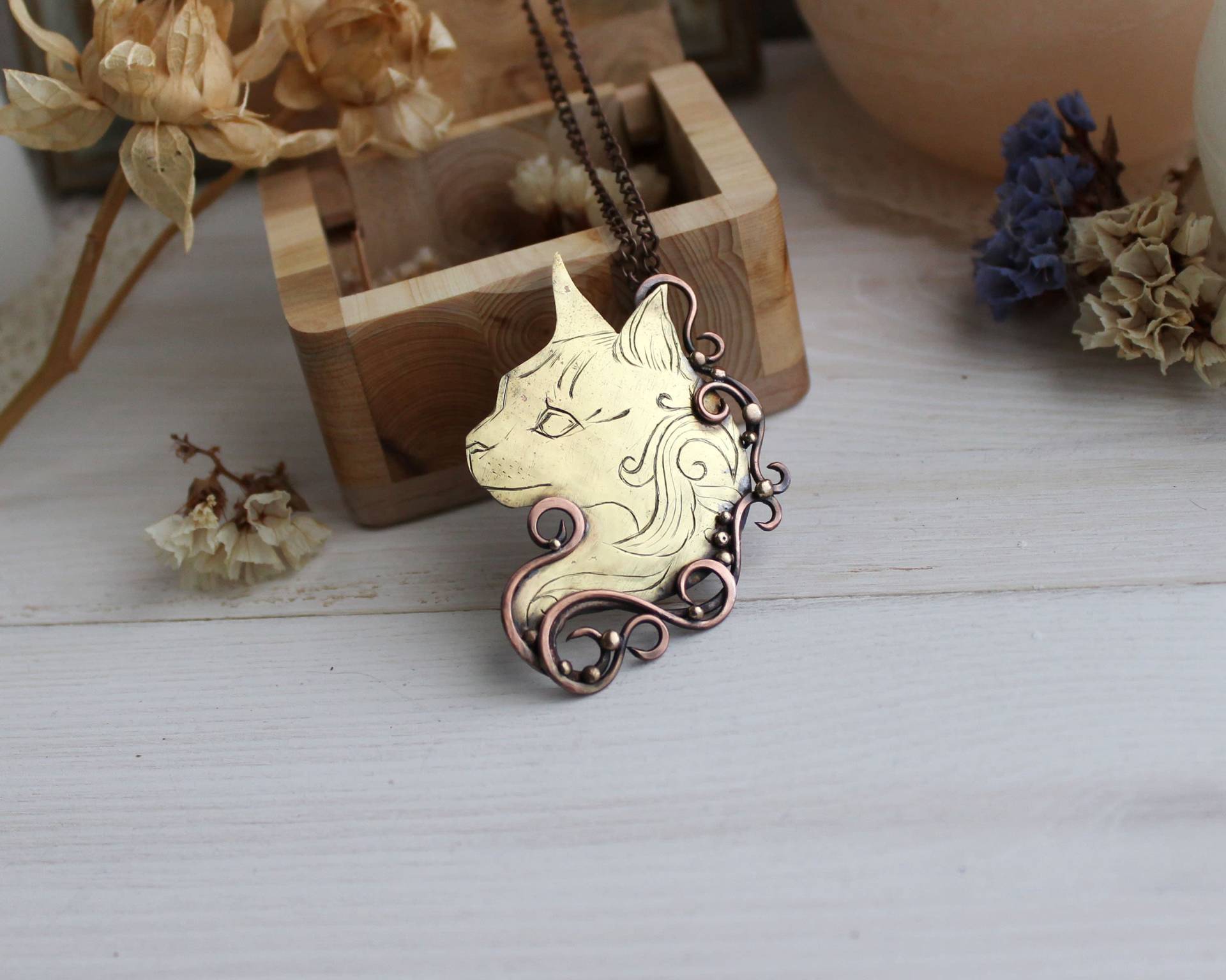 Katze Halskette-Brosche - Totem Schmuck Hand Graviert Gemischt Metall Halskette Handgemachte Geschenk Für Katzenliebhaber Katze Halskette-Brosche - Totem Schmuck Hand Graviert Gemischt Metall Halskette Handgemachte Geschenk Für Katzenliebhaber von OlgaMarvelousArtShop