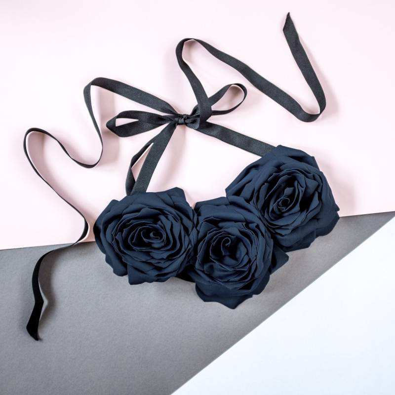 Blumen Halskette, Handgemachter Floraler Statement Chocker/Denim Blau, Yale Space Blue, Preußenblau Blumen Halskette, Handgemachter Floraler Statement Chocker/Denim Blau, Yale Space Blue, Preußenblau von OlgaRe