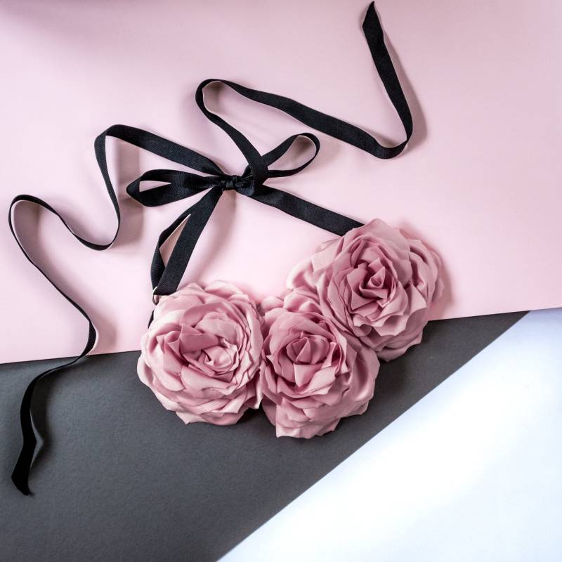 Handgemachte Halskette, Blumenhalsband, Stoff Designte Blumen/Blush Pink, Lavendel Rosa, Rose, Flamingo Hellrosa Handgemachte Halskette, Blumenhalsband, Stoff Designte Blumen/Blush Pink, Lavendel Rosa, Rose, Flamingo Hellrosa von OlgaRe