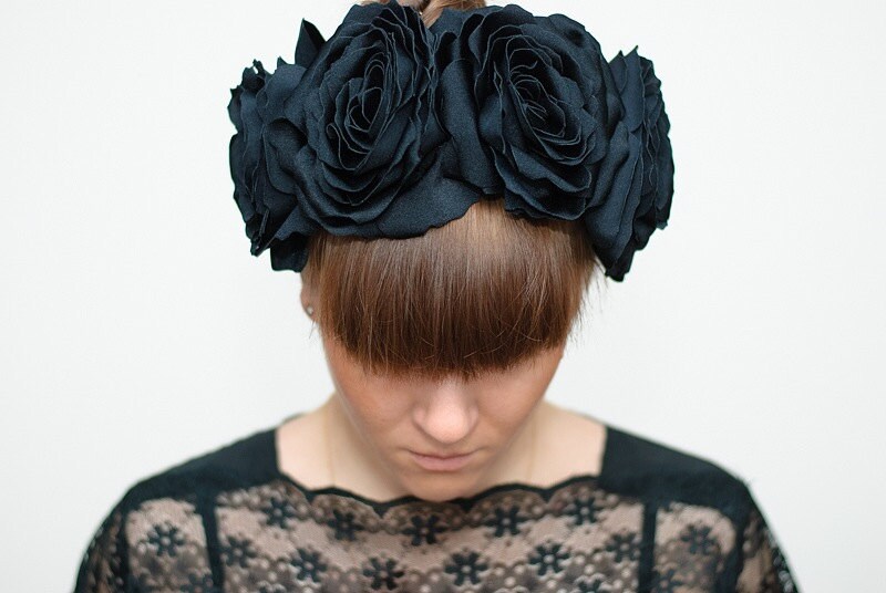 Schwarze Blume Krone Oder Band Für Bund, Kopf, Schulter. Kokoshnik, Blumenkrone, Blume-Gürtel Schwarze Blume Krone Oder Band Für Bund, Kopf, Schulter. Kokoshnik, Blumenkrone, Blume-Gürtel von OlgaRe