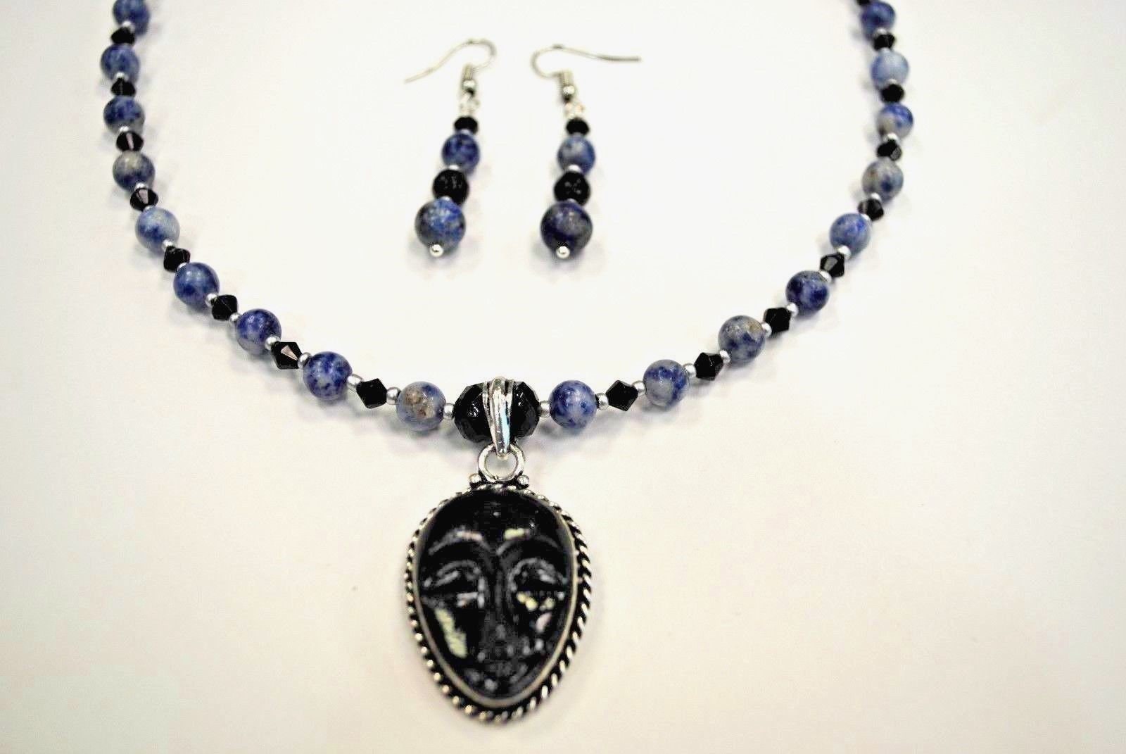 Kostenloser Versand Sodalith Halskette Set.schwarzes Gesicht Anhänger Set.kurze Halskette.glas Und Sodalit Set.olga Es Treasures Shop von OlgasTreasuresShop