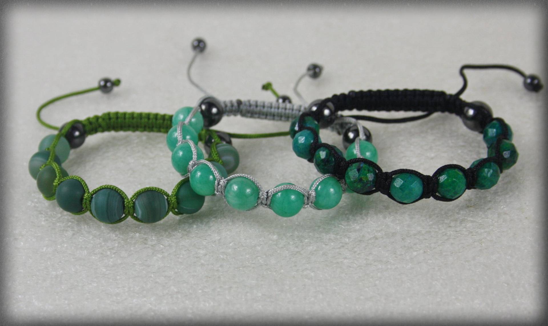 Handgemachtes Shamballa-Armband Für Frauen Mit Gefrostetem Grünem Achat-Onyx, Grünem Smaragd-Edelstein, Azurit-Chrysokoll-Perlen, Stein-Armband von Olisava