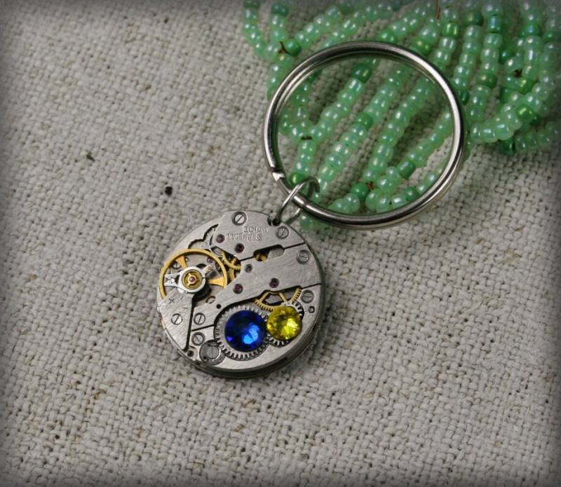 Uhrwerk Steampunk Schlüsselanhänger Mit Kristallen, Schlüsselanhänger, Vintage von Olisava