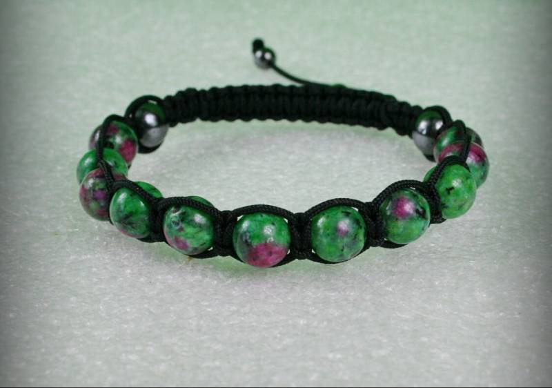 Wunderschönes Handgefertigtes Herren Shamballa Armband Mit Rubin Zoisit Jade Edelstein Perlen, Stein Armband von Olisava