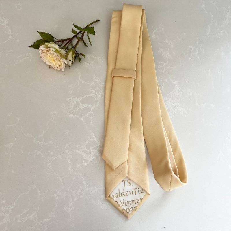 Buttermilch Gold Hochzeitskrawatte Personalisiertes Geheimgeschenk von OliveLaneWeddings