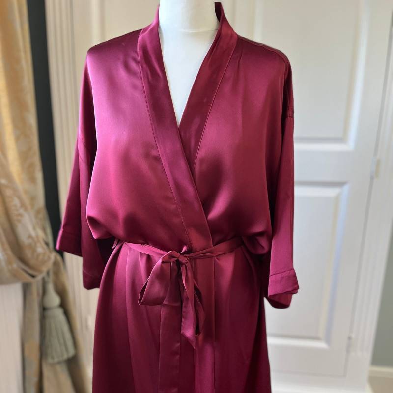 Merlot Morgenmantel Personalisiert Unter Knie Damen Robe Oder Herren Satin Nachtwäsche Brautjungfer Luxuriöses Geschenk Plus Größen von OliveLaneWeddings