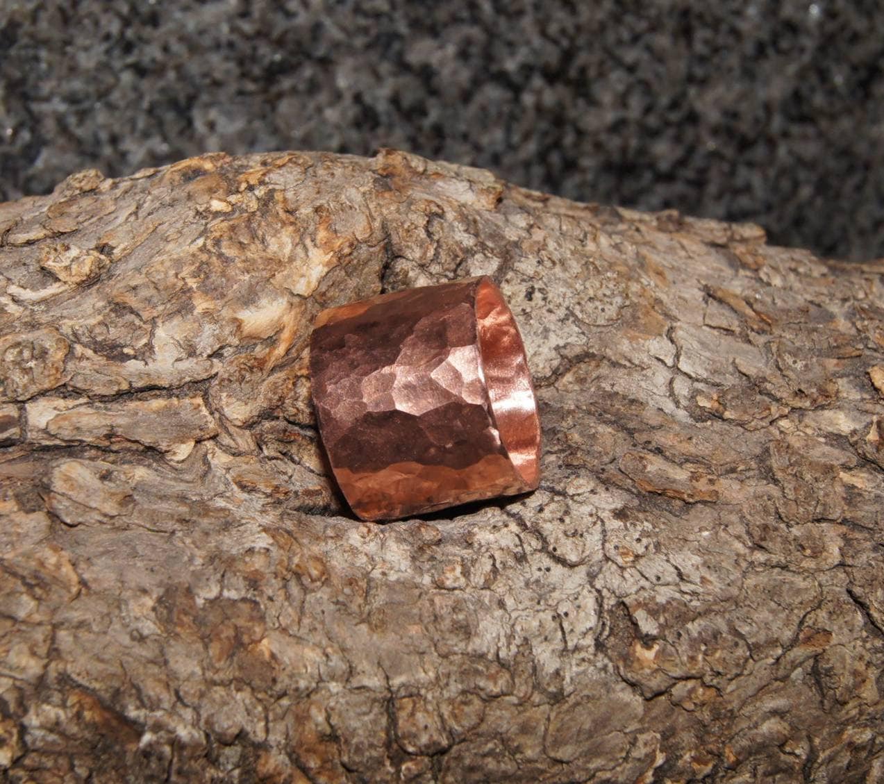 Jede Größe - Kupferring, Unisex Ring Mit Gehämmerter Struktur Jede Größe - Kupferring, Unisex Ring Mit Gehämmerter Struktur von OliveWoodJewellery