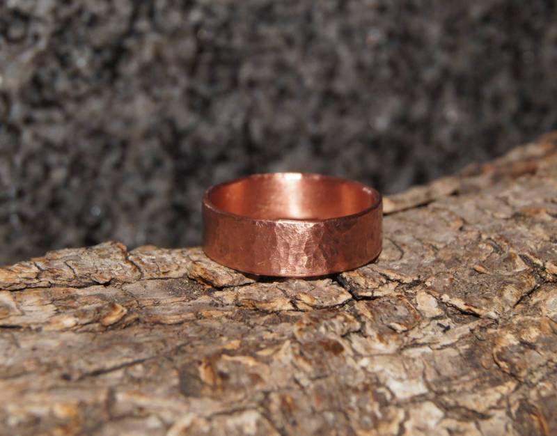 Jede Größe - Kupferringband, Unisex-Kupferringband, Ring Mit Geschlagener Textur von OliveWoodJewellery