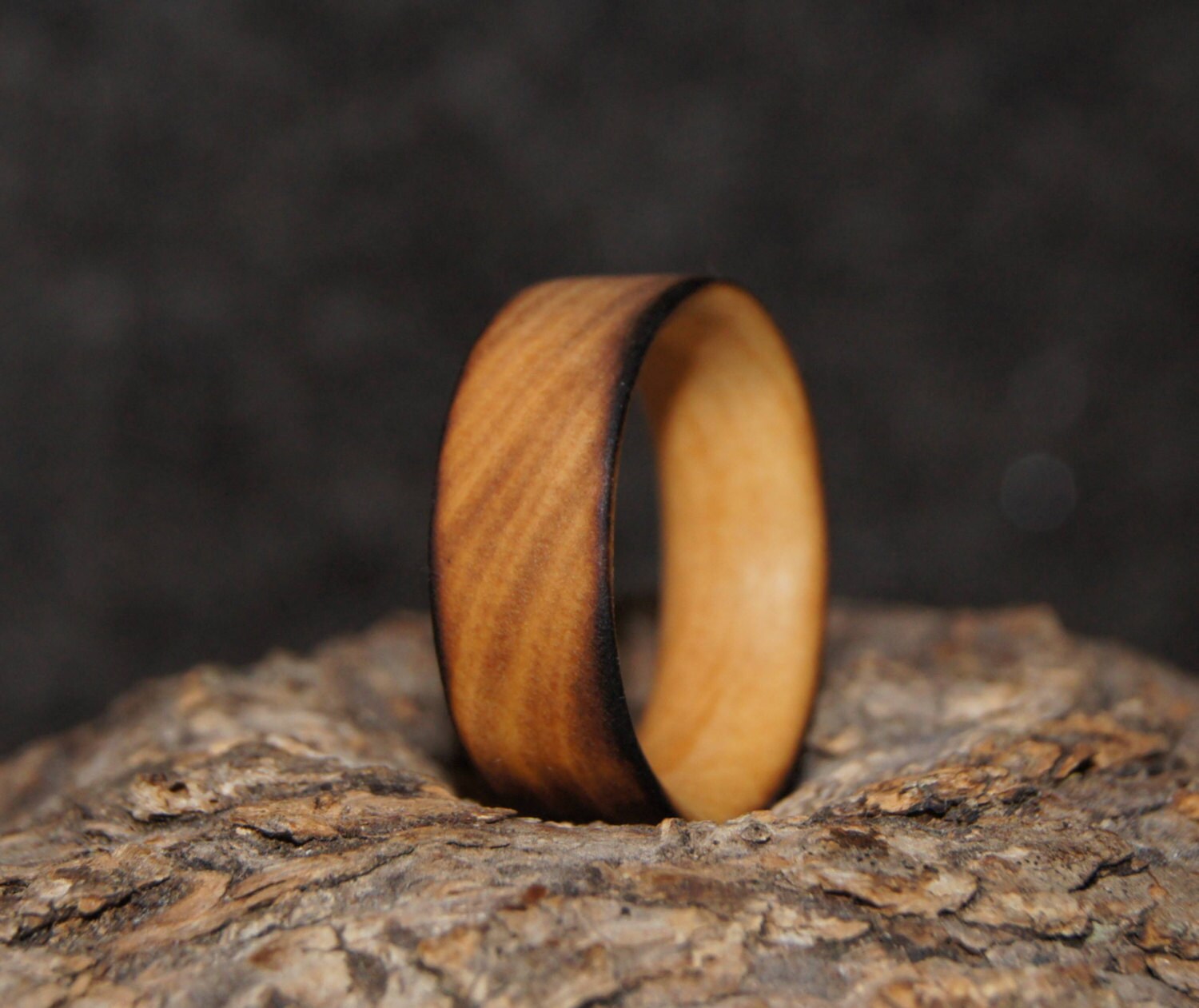 Jeder Ring Aus Olivenholz, Gebrannt Jeder Ring Aus Olivenholz, Gebrannt von OliveWoodJewellery