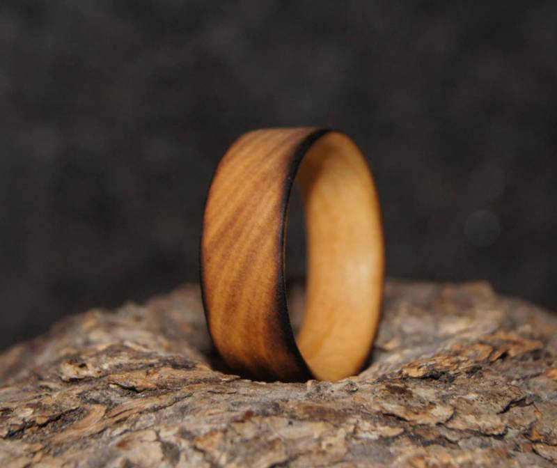 Jeder Ring Aus Olivenholz, Gebrannt Jeder Ring Aus Olivenholz, Gebrannt von OliveWoodJewellery
