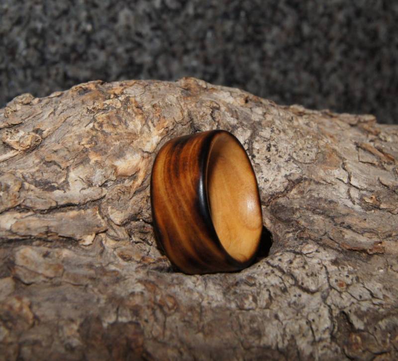 Jeder Ring Aus Olivenholz, Gebrannt Jeder Ring Aus Olivenholz, Gebrannt von OliveWoodJewellery