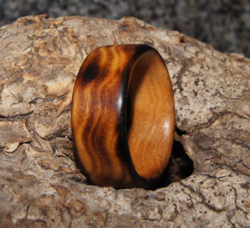 Jeder Ring Aus Olivenholz, Gebrannt Jeder Ring Aus Olivenholz, Gebrannt von OliveWoodJewellery