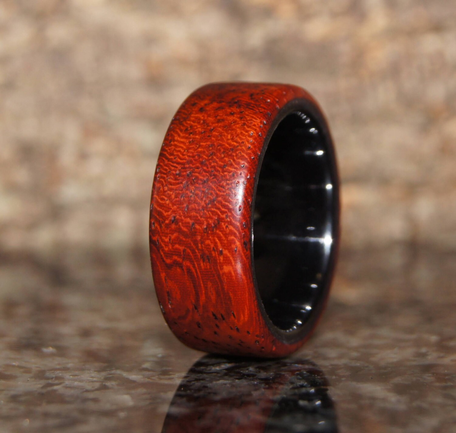 Padouk Holz & Wolfram Ring Padouk Holz & Wolfram Ring von OliveWoodJewellery