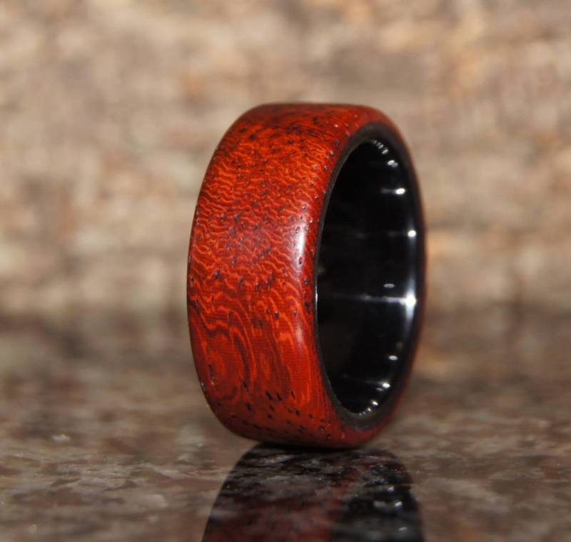 Padouk Holz & Wolfram Ring Padouk Holz & Wolfram Ring von OliveWoodJewellery
