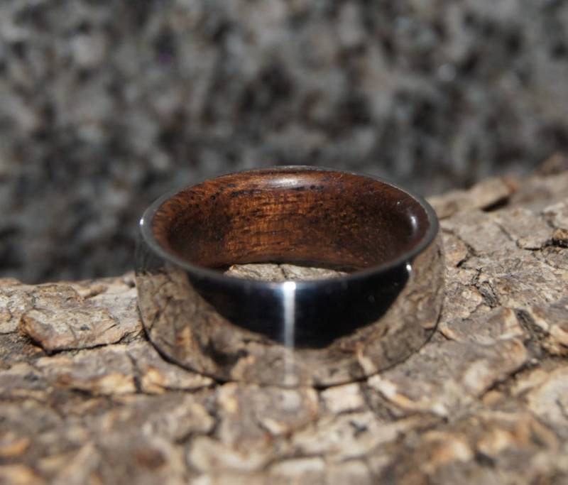 Palisander & Edelstahlring, Innen Holzhülse Palisander & Edelstahlring, Innen Holzhülse von OliveWoodJewellery