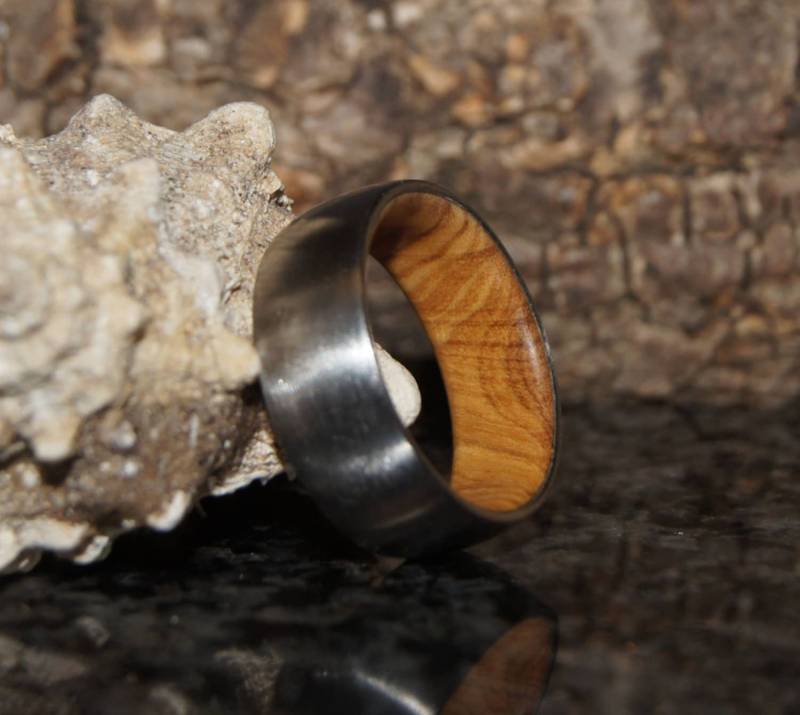 Ring Aus Olivenholz & Edelstahl Ring Aus Olivenholz & Edelstahl von OliveWoodJewellery