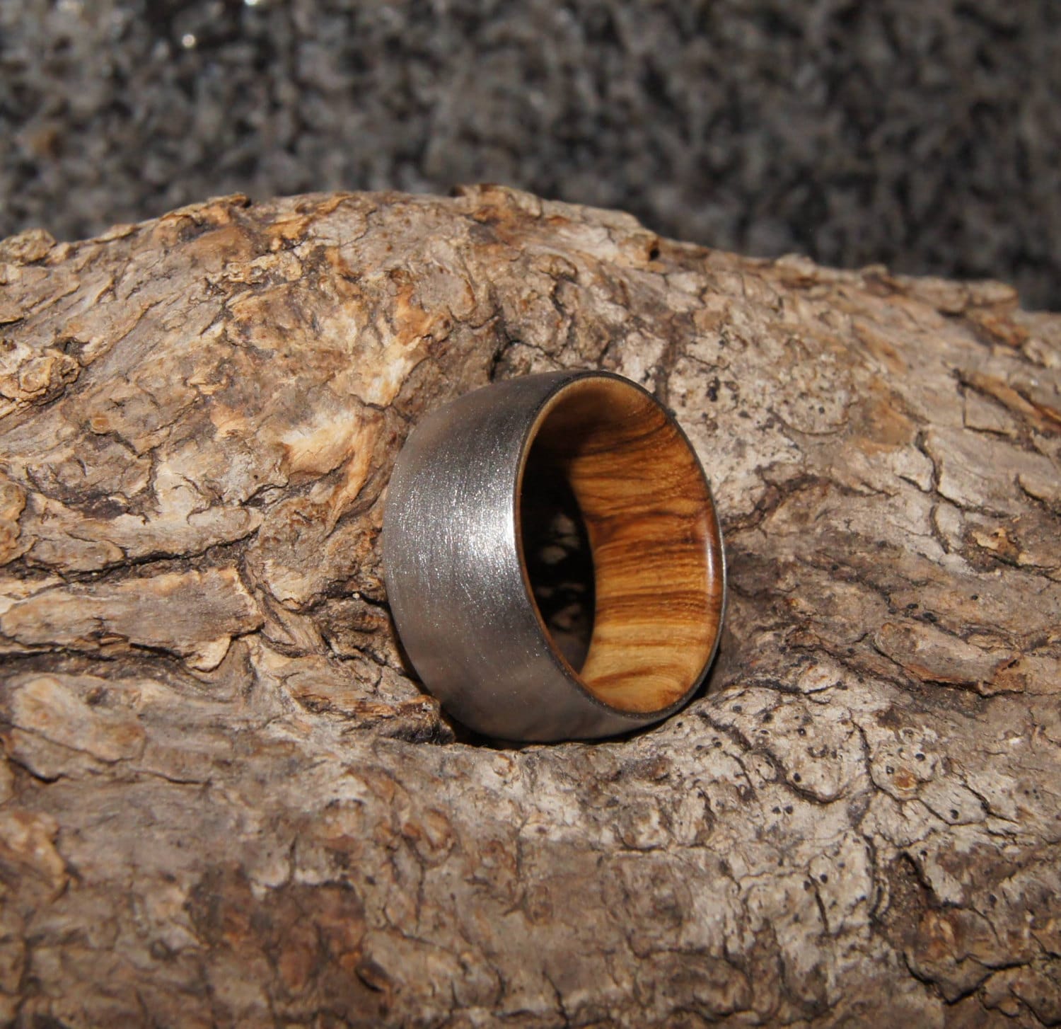 Ring Aus Olivenholz & Edelstahl Ring Aus Olivenholz & Edelstahl von OliveWoodJewellery