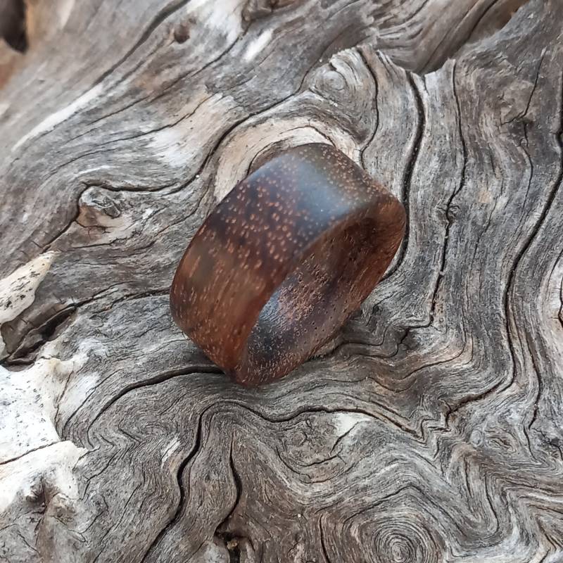 Rosenholz-Ring - Größe 9 Rosenholz-Ring - Größe 9 von OliveWoodJewellery