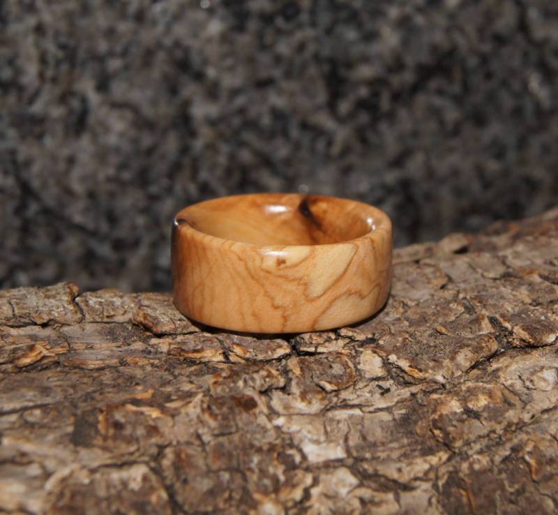 Sale - Größe 7 3/4 Olivenholz Ring Sale - Größe 7 3/4 Olivenholz Ring von OliveWoodJewellery
