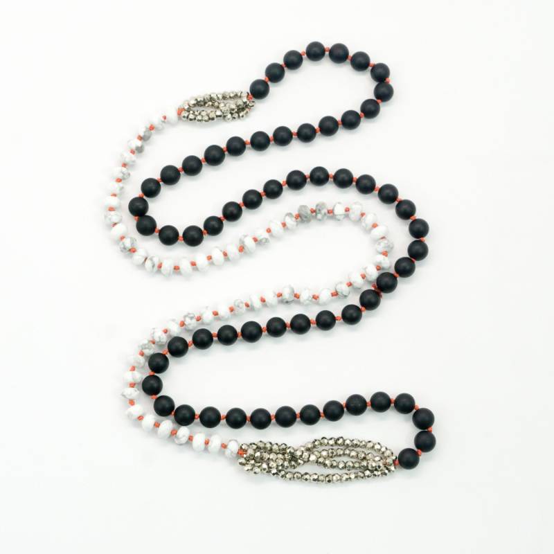 Handknotted Schwarz Achat Halskette - Weiß Howlite Pyrit Edelstein Lange Statement von OliverRafCollection