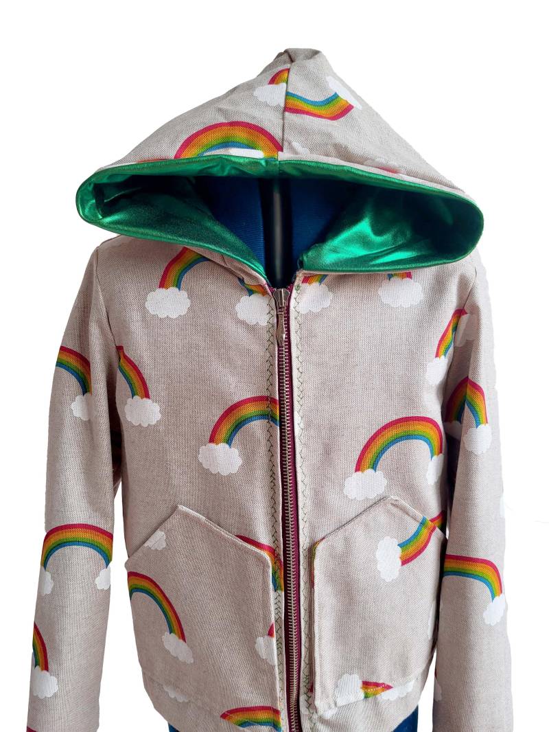 Handgefertigt, Kapuzenjacke Mit Reißverschluss, Regenbogenmotiv Und Fronttaschen, Aus Leinenstoff Cretonne, Oliviafloradesign Handgefertigt, Kapuzenjacke Mit Reißverschluss, Regenbogenmotiv Und Fronttaschen, Aus Leinenstoff Cretonne, Oliviafloradesign von OliviaFloraDesign