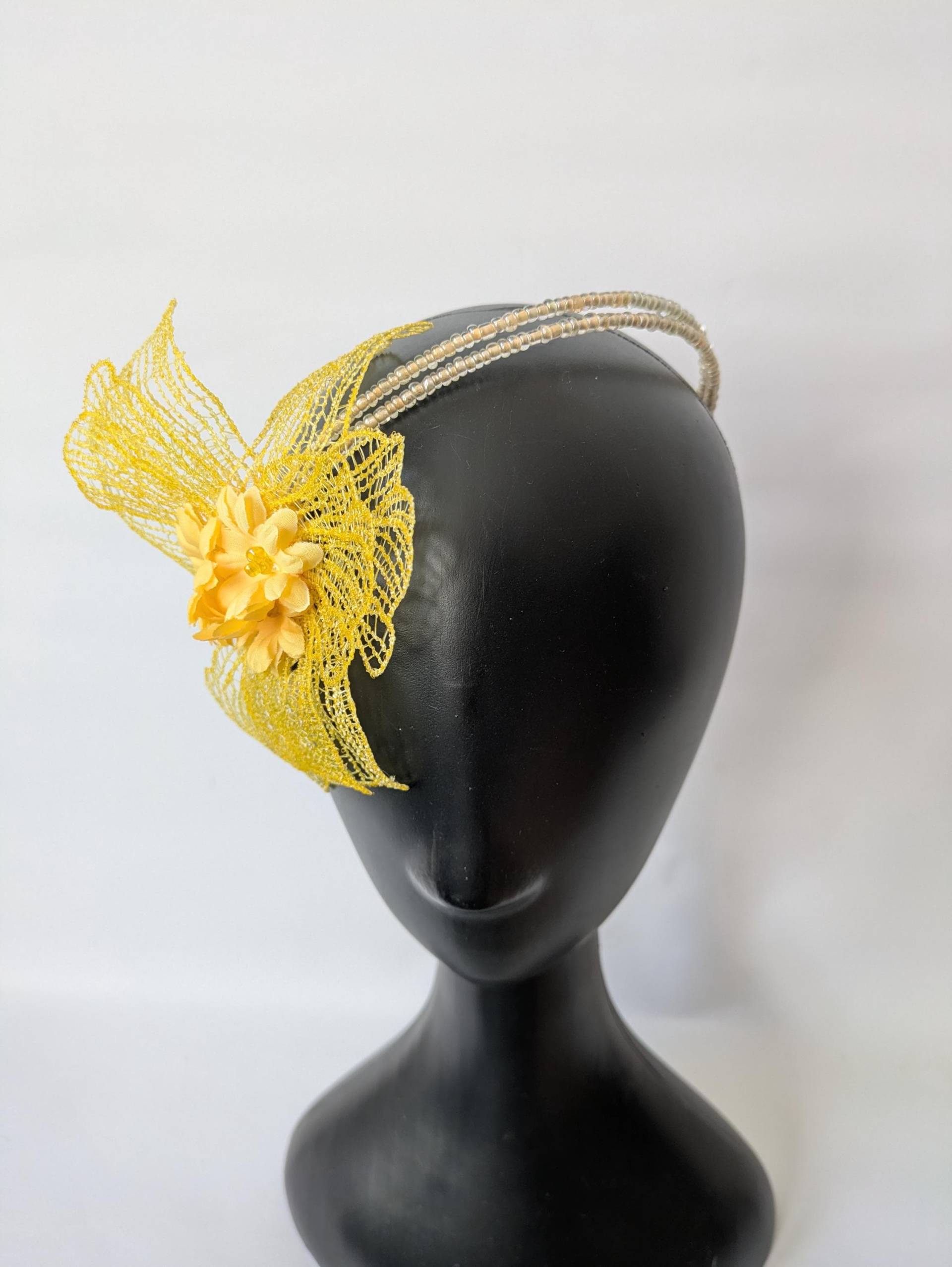 Gelber Spitzen Fascinator Gelber Spitzen Fascinator von OliviaHeadwear