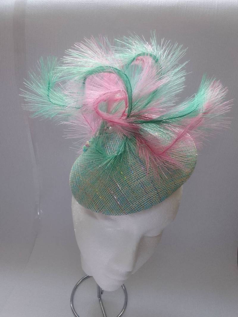 Pastell Pillenbox Hochzeit | Rennen Pastell Pillenbox Hochzeit | Rennen von OliviaHeadwear