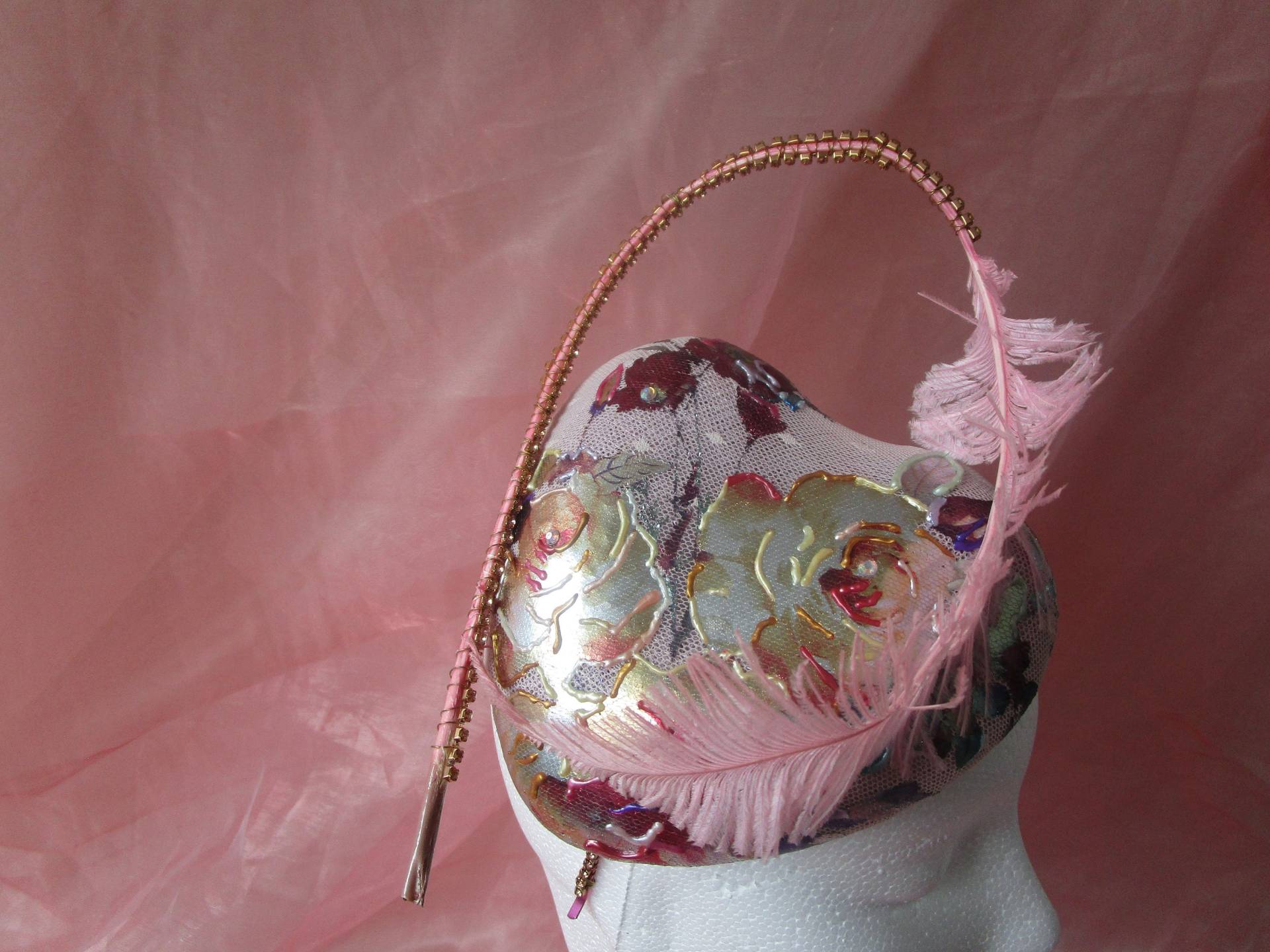 Rosa Hütchen in Herzform Rosa Hütchen in Herzform von OliviaHeadwear