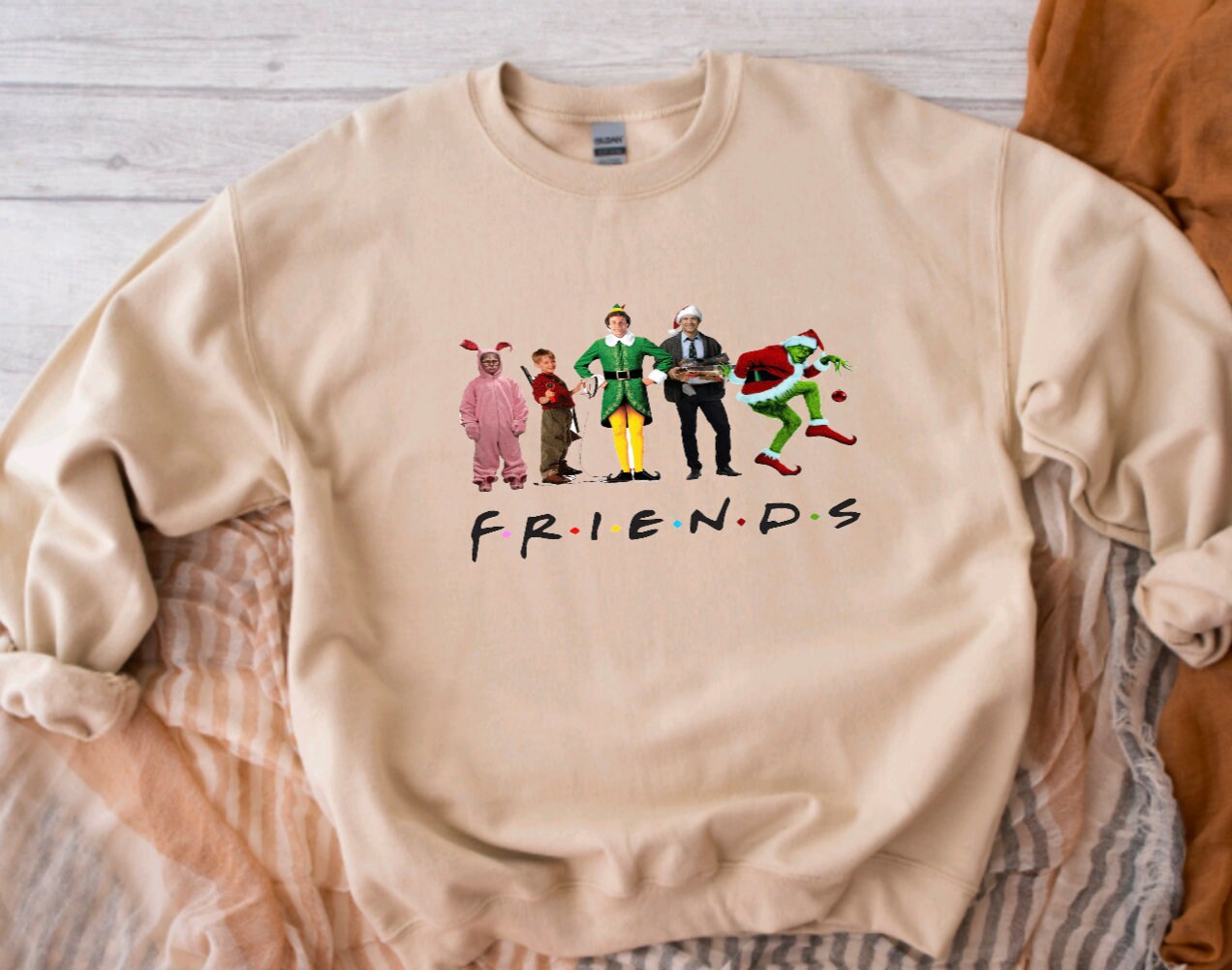 Christmas Friends Unisex Crewneck Sweatshirt ; Weihnachtspullover Freunde Shirt; Weihnachtsfreunde; Weihnachtsgeschenk von OliviaJadeCompany