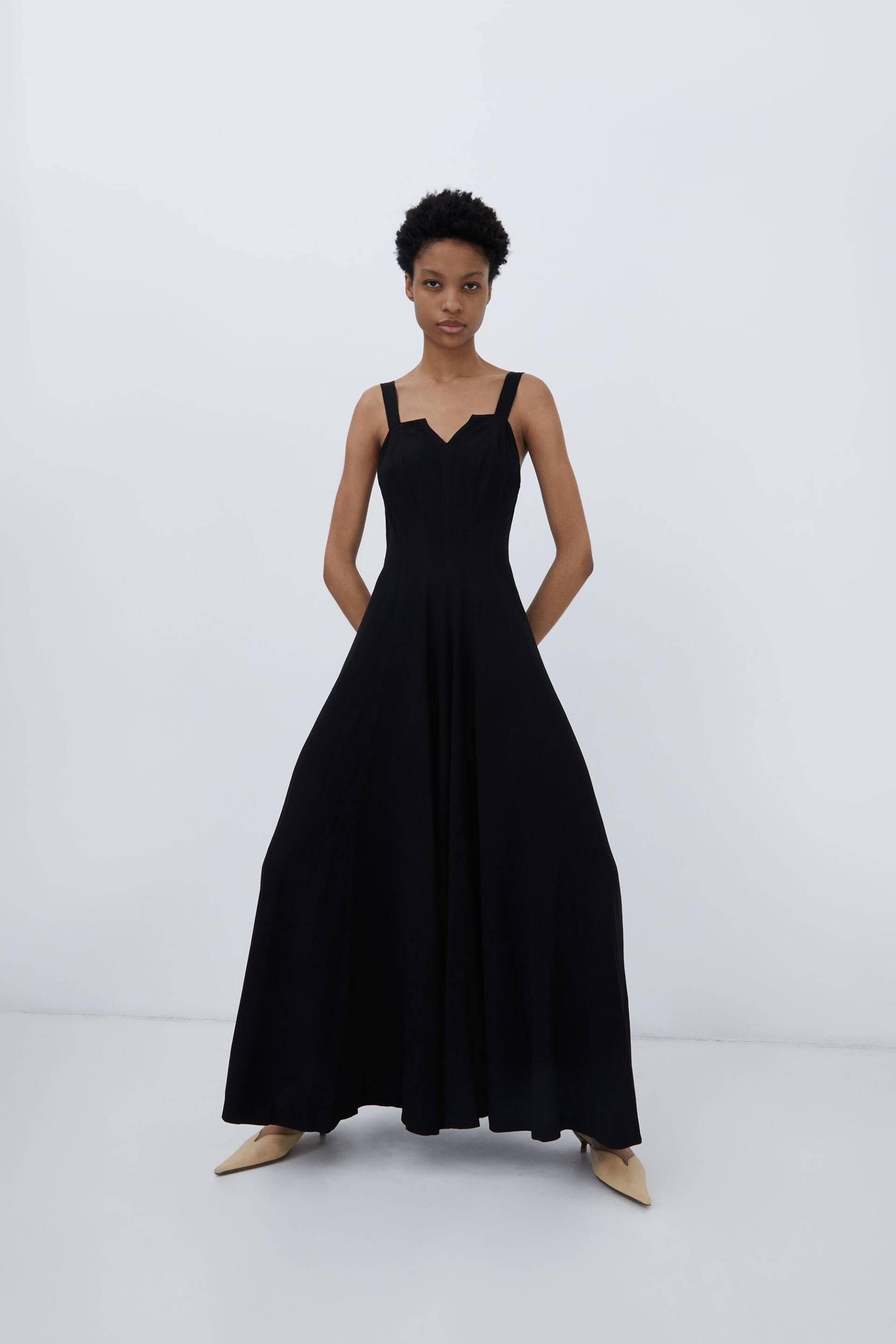 Vintage 1940S Schwarzes, Ausgestelltes Cami Maxi Kleid Mit Selbstbezogenen Knöpfen Und Übertrieben Weitem Rock Vintage 1940S Schwarzes, Ausgestelltes Cami Maxi Kleid Mit Selbstbezogenen Knöpfen Und Übertrieben Weitem Rock von OliviaLilaLahood