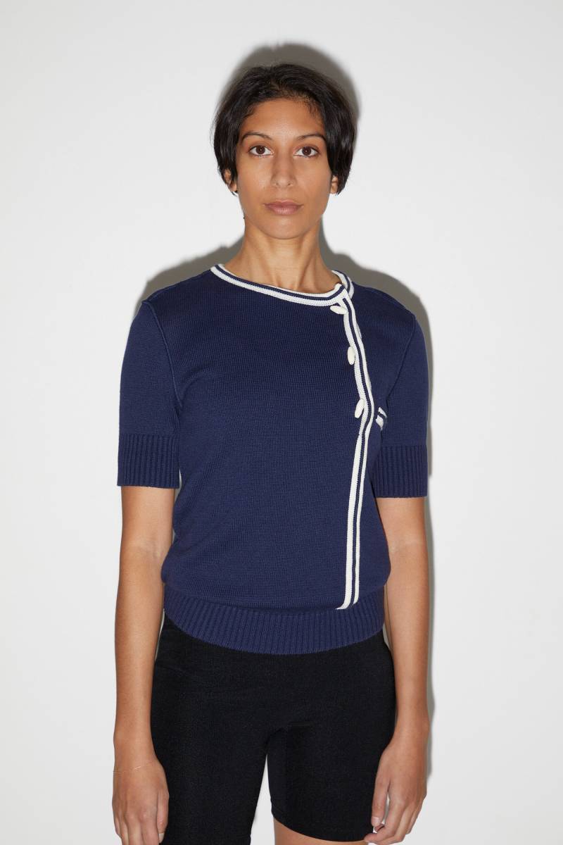 Vintage Courreges Dunkelblau-Weißer Strick Aus Den 1970Er Jahren Mit Zapfenknöpfen von OliviaLilaLahood