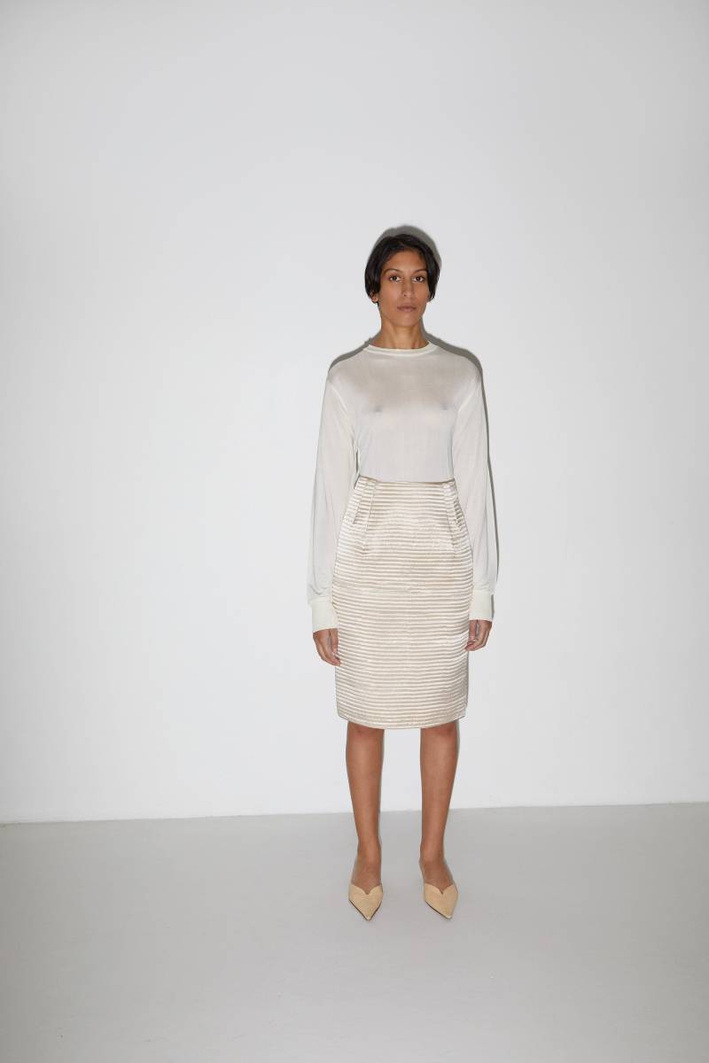 Vintage Mary Mcfadden Couture Elfenbeinrock Mit Ziernähten Und Paspeliertem Abschluss von OliviaLilaLahood