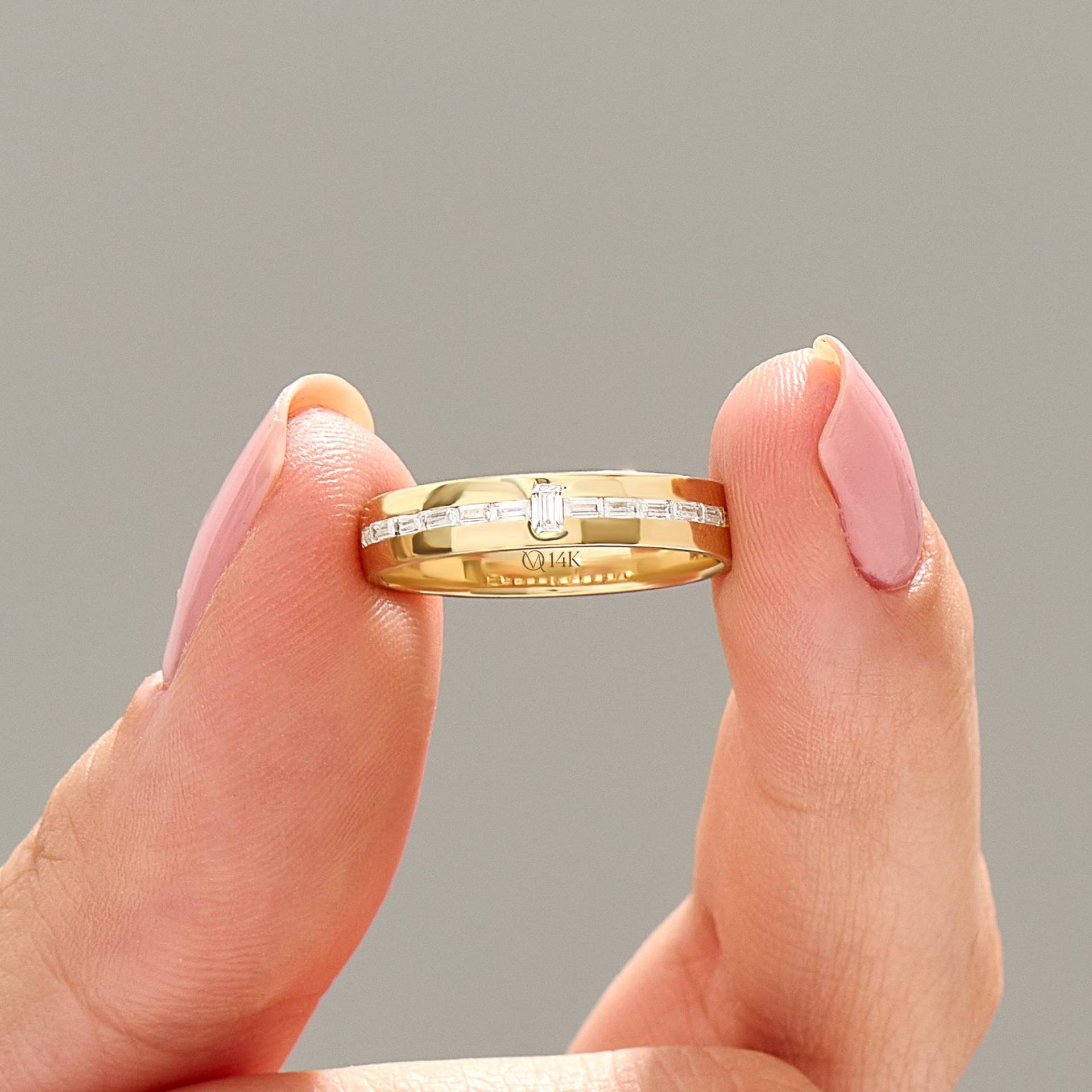 Moissanit Ehering, Solid Gold Baguette Band, Halbe Ewigkeit Band Für Frauen, Einzigartiger Bandring Die Ehe, Geschenk Frau, Sie Moissanit Ehering, Solid Gold Baguette Band, Halbe Ewigkeit Band Für Frauen, Einzigartiger Bandring Die Ehe, Geschenk Frau, Sie von OliviaMooreJewelry