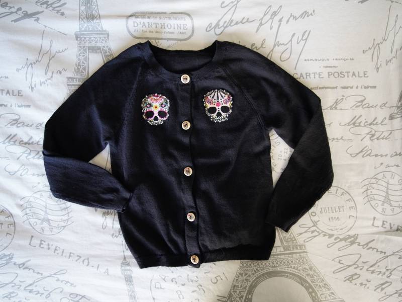 Olivia Paige - Rockabilly Skulls Tattoo Pin Up Kleine Mädchen Schwarze Strickjacke von OliviaPaigeClothing