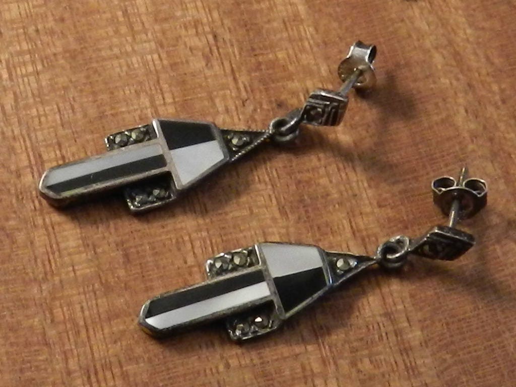 Sterling Silber Ohrringe Push Back Perlmutt Und Schwarz Stein Sterling Silber Ohrringe Push Back Perlmutt Und Schwarz Stein von OliviaSueVintage