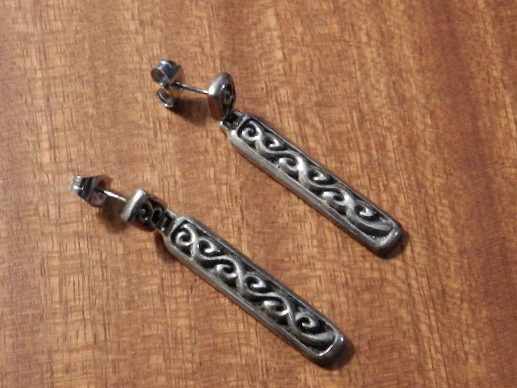 Thai Sterling Silber Rechteck Ohrringe Thailand Thai Sterling Silber Rechteck Ohrringe Thailand von OliviaSueVintage