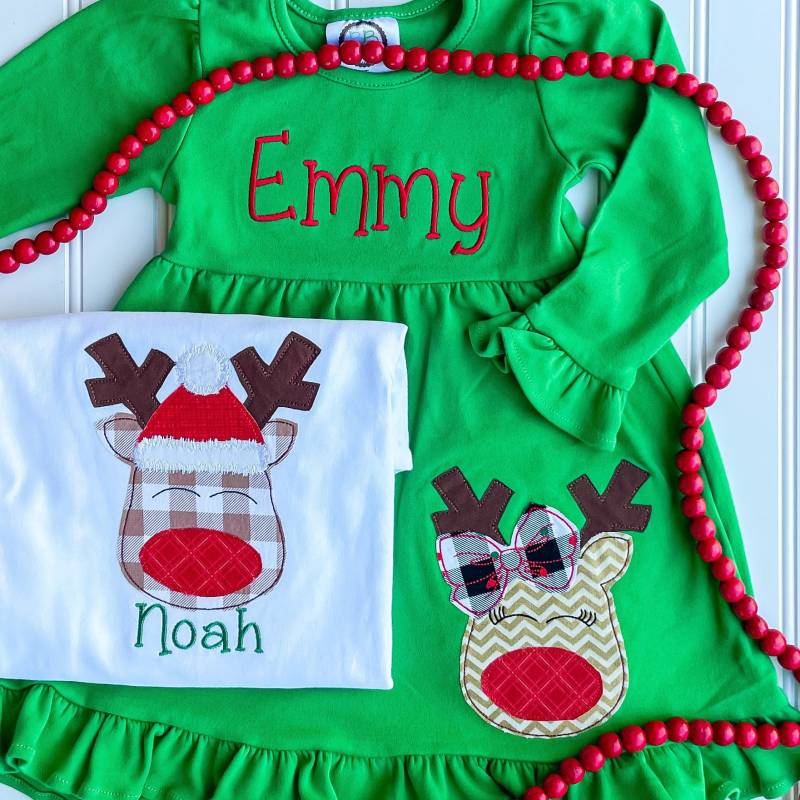Mädchenweihnachtskleid, Applikations-Rentierkleid, Mädchen-Weihnachtsoutfit, Geschwister-Set, Weihnachtshemd, Kinderweihnachtshemd von OliviaTateApplique