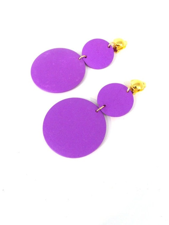 Clip Auf Lila Holz Scheibe Ohrringe von Oliviadivine