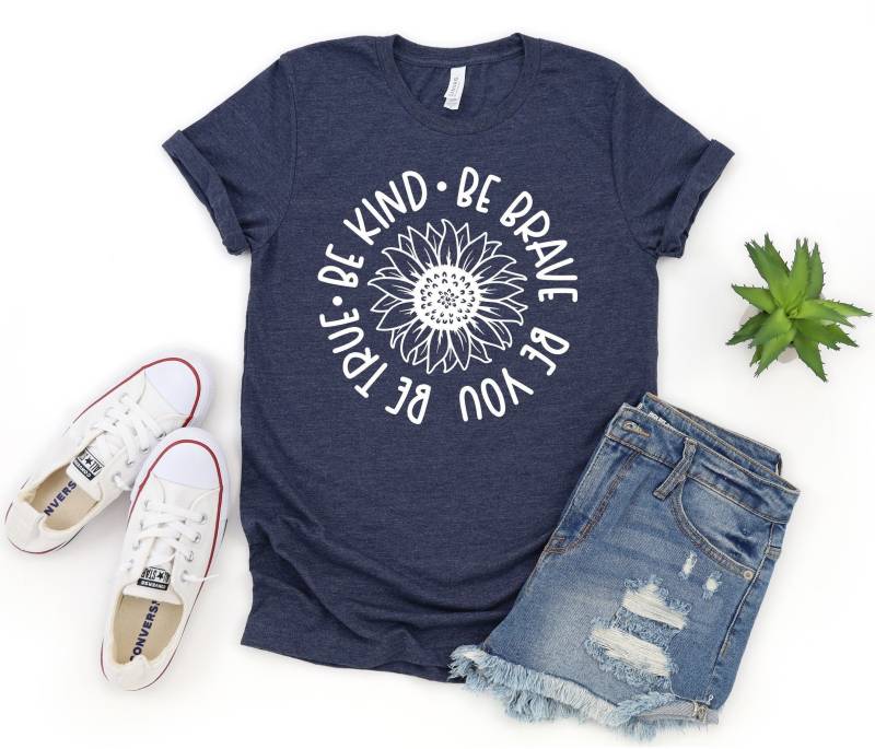 Be Kind Shirt, Brave You, Sonnenblume T-Shirt, Freundlichkeit Inspirierendes Human T-Shirt von OliviayDesigns