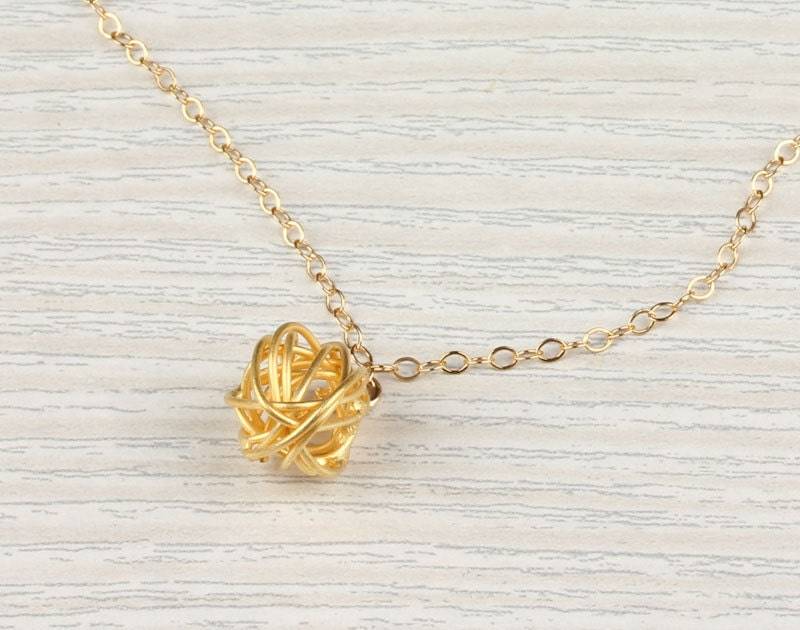 Gold Knoten Kette 14K Filled Minimalist Anhänger von OlizzJewelry