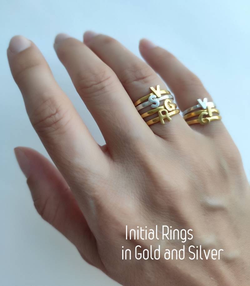 Personalisierter Initialring, Gold Stapelring, Brautjungfer Geschenk von OlizzJewelry