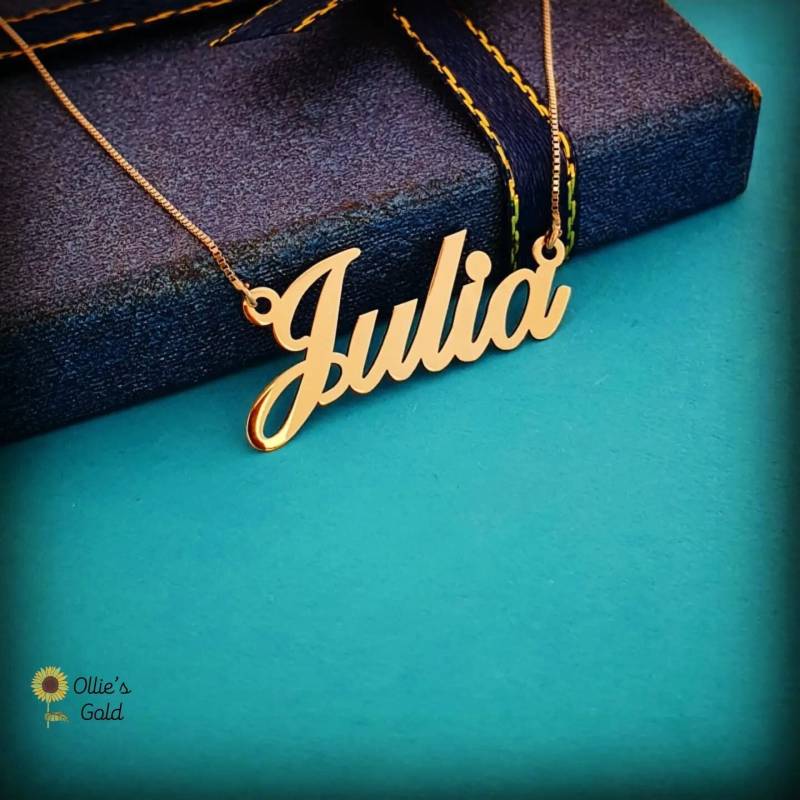 Classic Script 14K Namensanhänger - Julia Style von OlliesGold