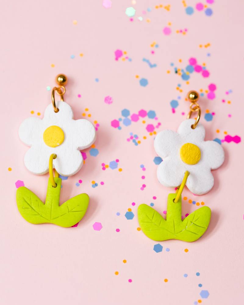 Gänseblümchen Ohrringe/Polymer Clay Statement Handgemachter Schmuck von Ollijewelry